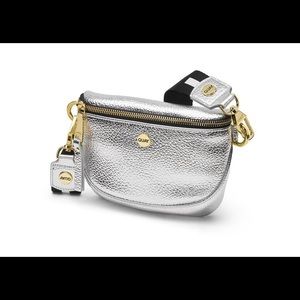 ISO  QUAY AUSTRALIA SILVER BUM BAG!
